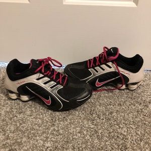 Size 8 Nike shox